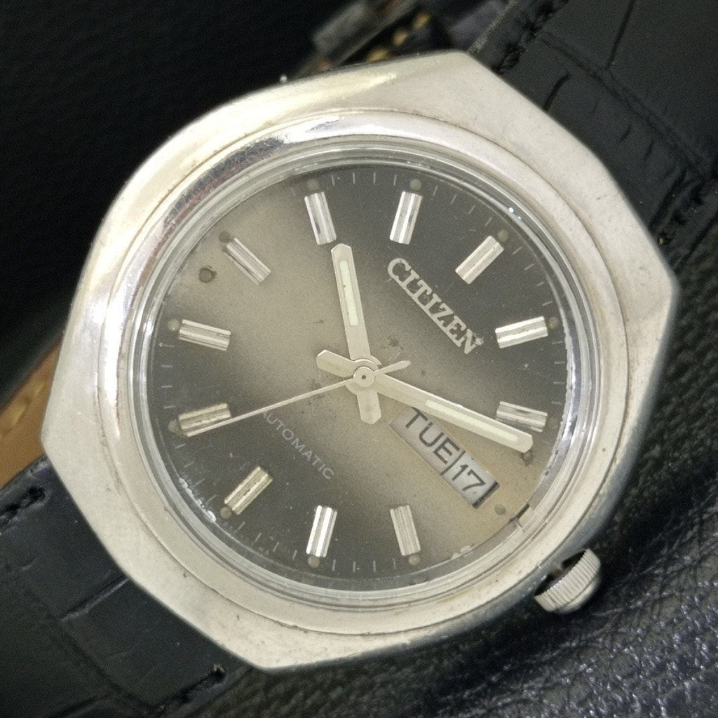 Vintage 1979 Citizen Automatic Mens Silver Watch WDaydate  Patina Accents